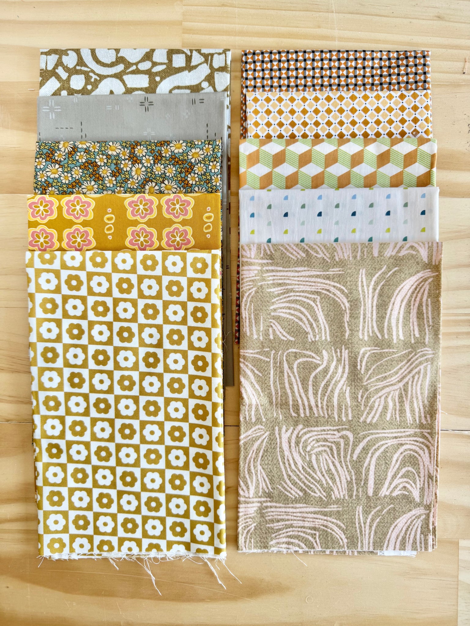 Mixed 10 Fat Quarter Bundle - #23