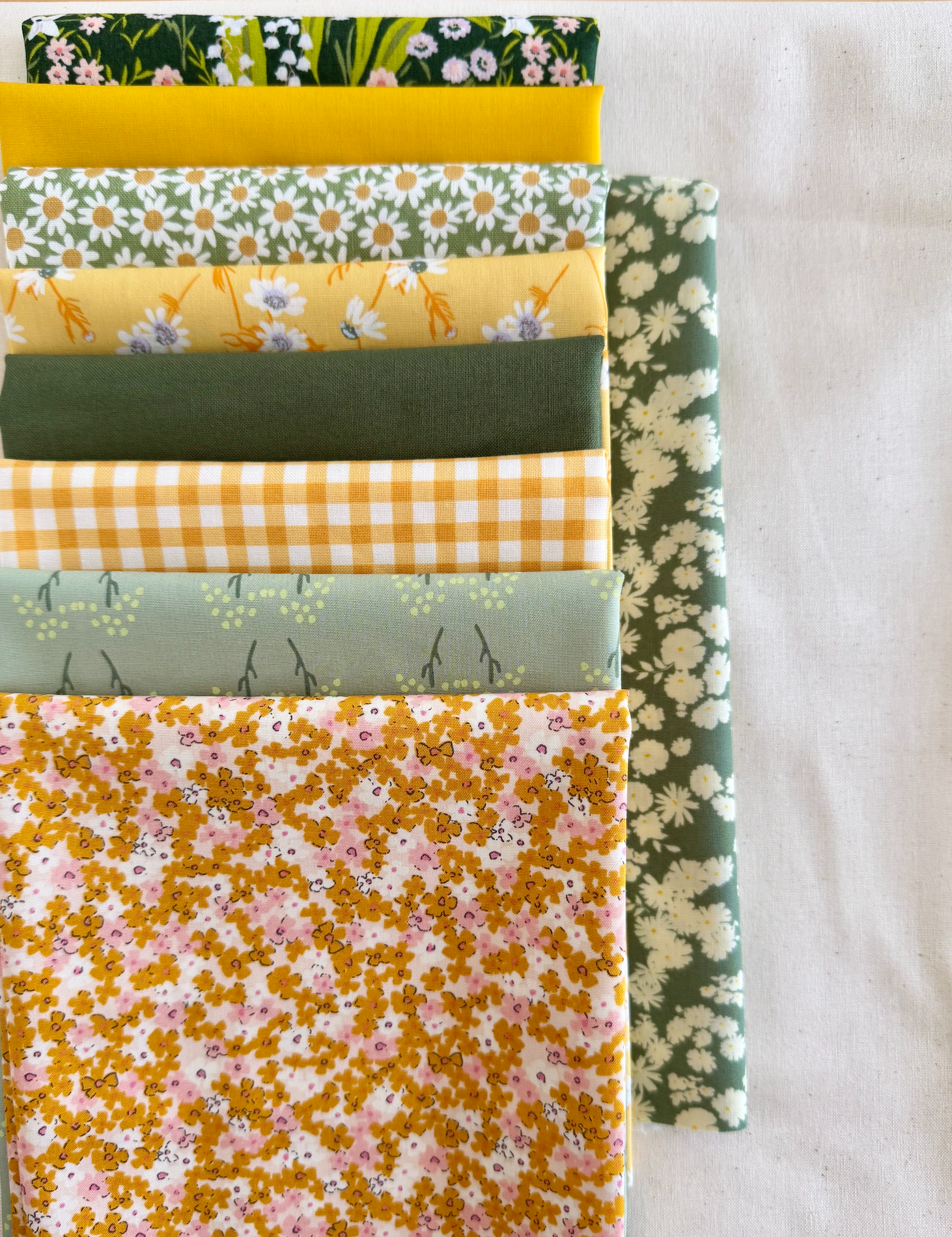 Suzy Quilts Fat Quarter Stars Throw Size Quilt Kit - Little Daisies