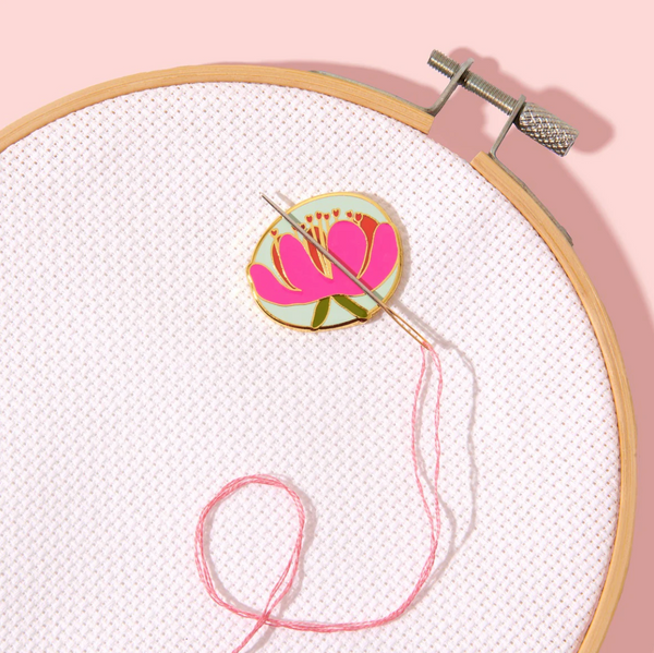 Sohmo Magnetic Needle Minder - Peony