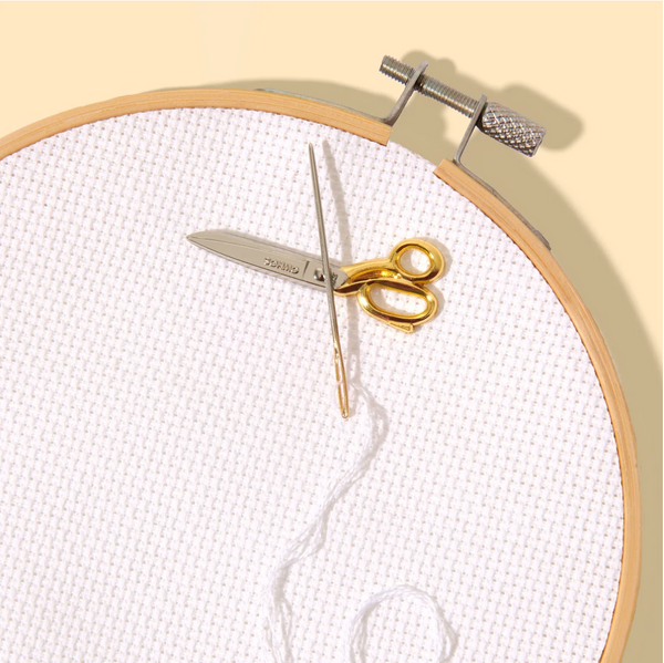 Sohmo Magnetic Needle Minder - Mini Sewing Scissors