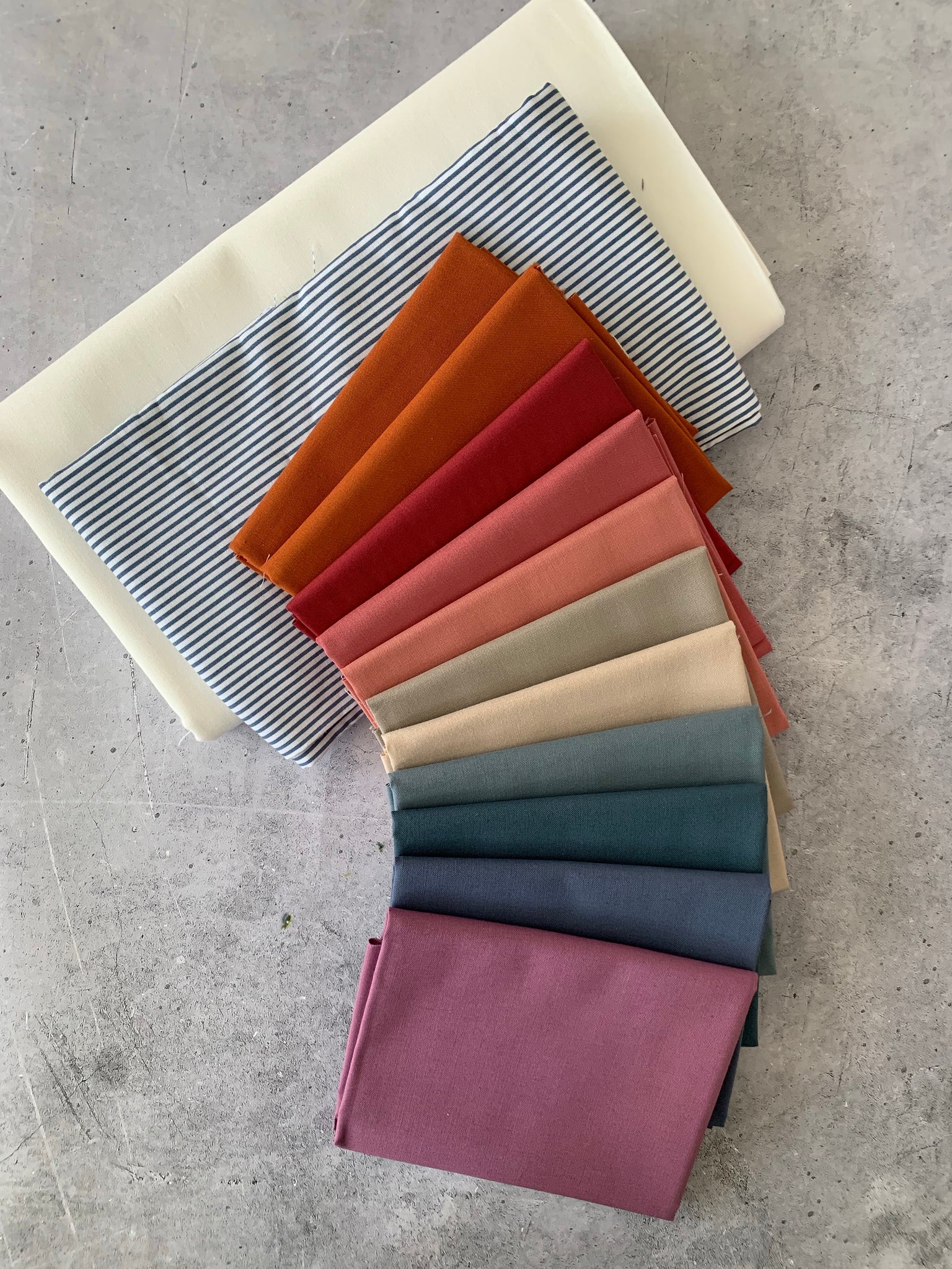 Suzy quilts 'Thrive Quilt' fabric bundle kit - throw size  (Bella, and Robert Kaufman Kitchen window wovens)