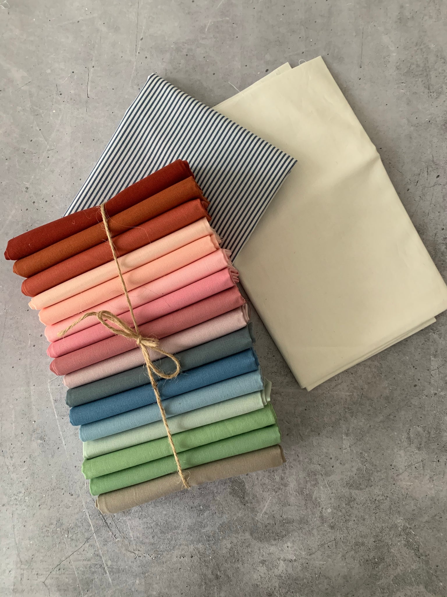 Suzy quilts 'Shine Quilt' fabric bundle kit - throw size  (Bella, and Robert Kaufman Kitchen window wovens)