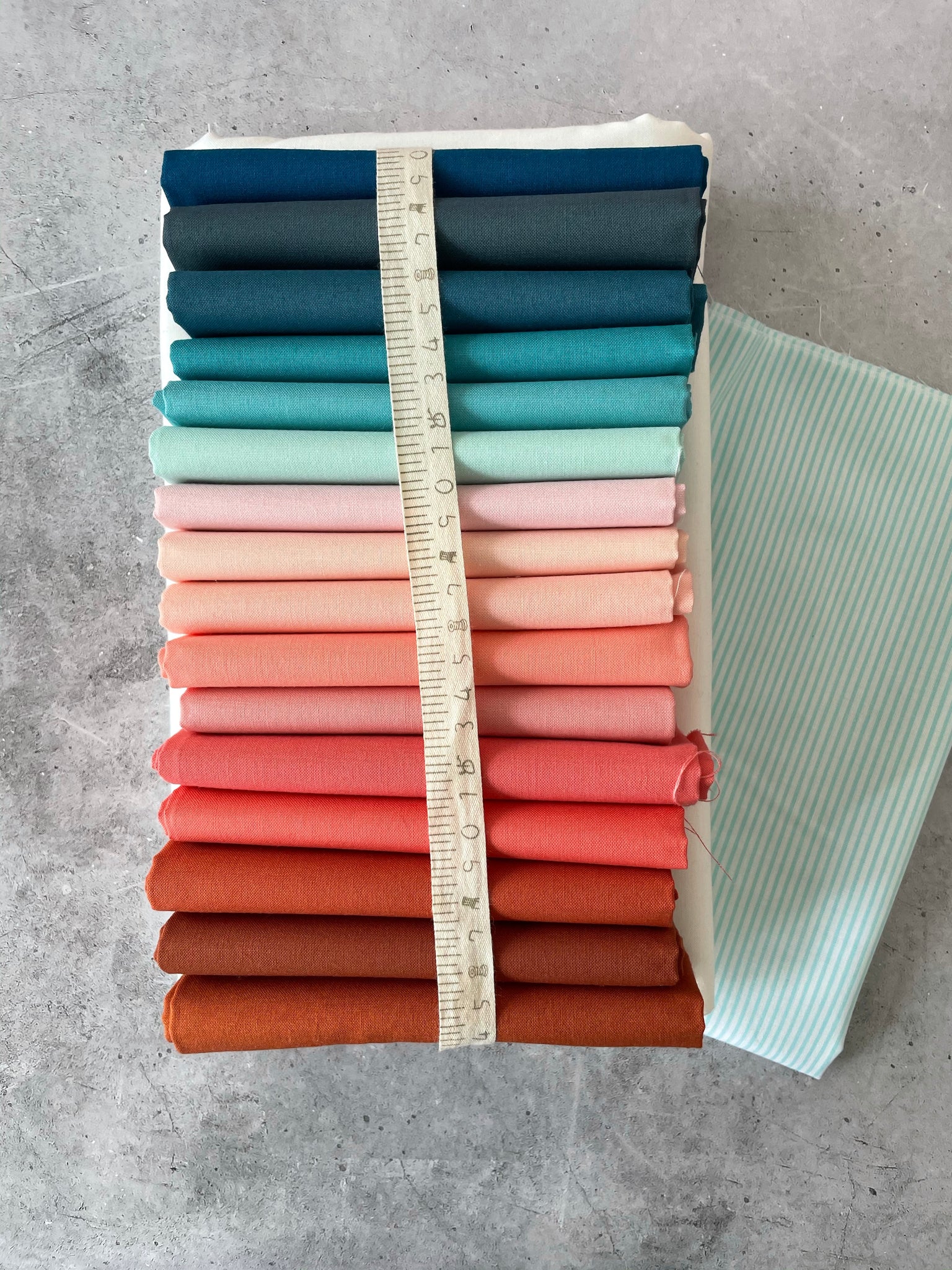 Suzy quilts 'Shine Quilt' fabric bundle kit - throw size  (Bella, and Robert Kaufman Kitchen window wovens)